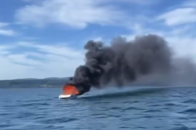 Investigan incendio y hundimiento de embarcación en el lago Villarrica