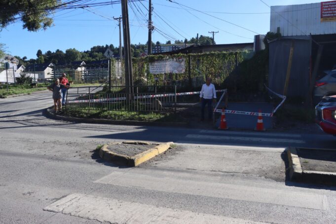 Municipalidad de Villarrica realiza mejoramiento de paso peatonal con acceso universal en calle Presidente Ríos con Los Quillayes