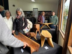 Pucón exhibe inédita muestra artística y ancestral de un arquitecto local