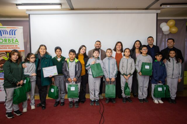 Gorbea celebra los avances de la educación municipal en la cuenta publica DAEM 2025