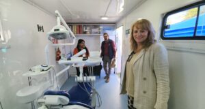 Alcaldesa de Pitrufquén inauguró clínica dental móvil en posta de Millahuin para sector rural cordillera