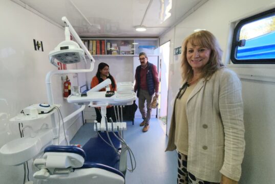 Alcaldesa de Pitrufquén inauguró clínica dental móvil en posta de Millahuin para sector rural cordillera