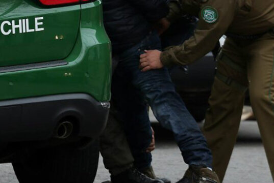 Detienen a hombre por abuso sexual contra adulta mayor en plena plaza de Armas de Pitrufquén