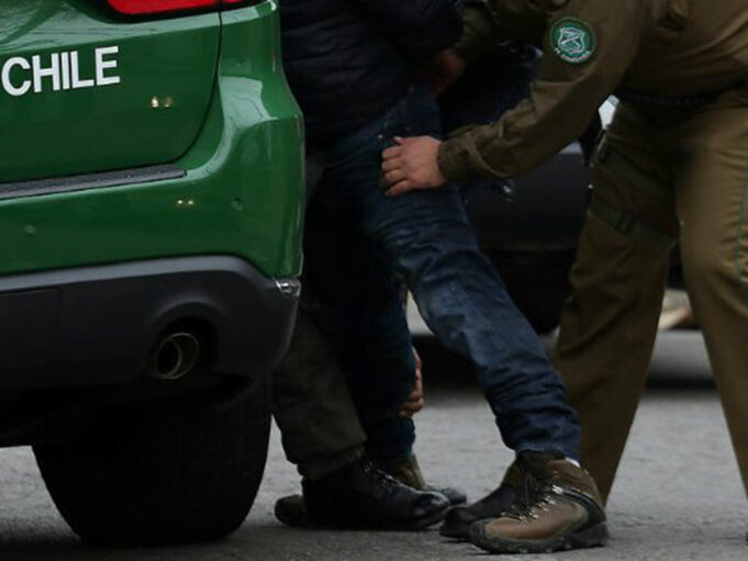 Detienen a hombre por abuso sexual contra adulta mayor en plena plaza de Armas de Pitrufquén