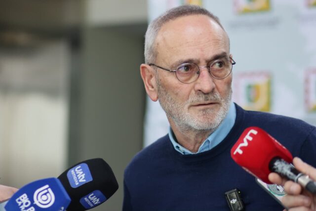 Gobernador Saffirio anuncia que gestionará financiamiento regional para destrabar plan de descontaminación del lago Villarrica