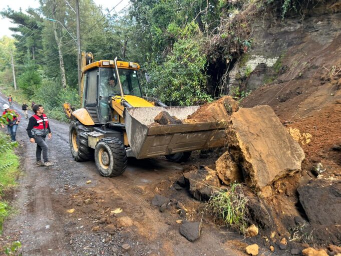 Remoción de parte de un cerro activó sistema de emergencia en Pucón