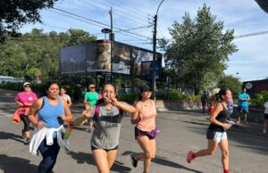 Centenar de mujeres participaron en Pucón de «Mujeres en movimiento 8M»