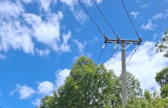 Más de 80 familias de Pucón regularizaron servicio eléctrico tras 20 años de espera