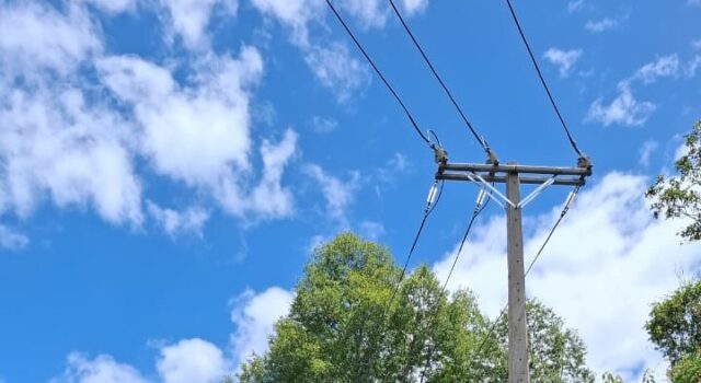 Más de 80 familias de Pucón regularizaron servicio eléctrico tras 20 años de espera