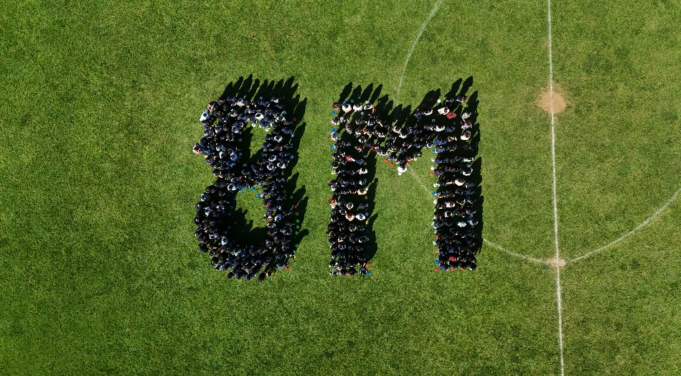 Estudiantes del liceo bicentenario Juan Schleyer de Freire conmemoran el 8M con intervención artística colectiva