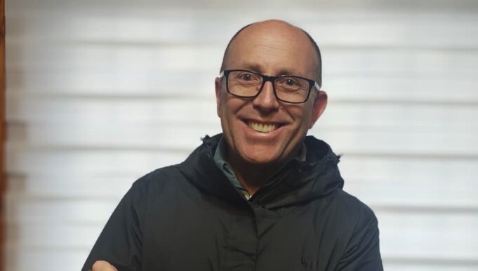 Del trabajo estable al sueño propio: la valentía de emprender y el nuevo comienzo de Andrés con “Haro deléitate” en Pitrufquén