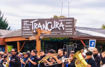 Con una hora y media de presentación, banda instrumental de Pitrufquén destacó en aniversario de ciudad lacustre