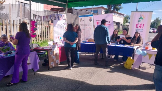 Feria “Mujer emprende” reunió a emprendedoras y servicios de salud en el Cecosf El Bosque de Freire