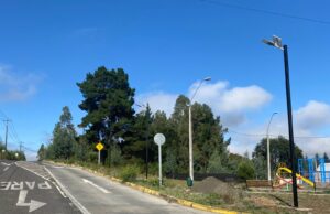 Villa La Ribera de Pitrufquén inaugura nuevas luminarias solares que mejoran la seguridad del sector