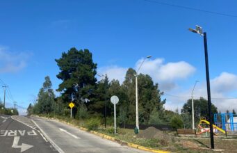 Villa La Ribera de Pitrufquén inaugura nuevas luminarias solares que mejoran la seguridad del sector