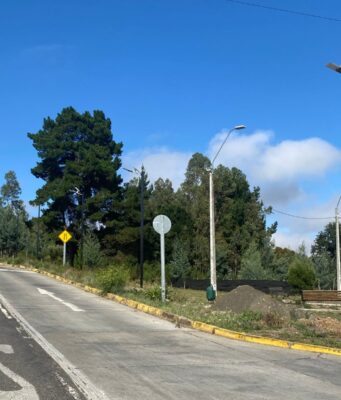 Villa La Ribera de Pitrufquén inaugura nuevas luminarias solares que mejoran la seguridad del sector