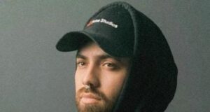 Artista chileno Esteban Celis explora el arte cyborg mediante implantes tecnológicos