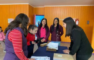 Estudiantes de la escuela integral Ammillan de Pitrufquén reciben tableros de comunicación