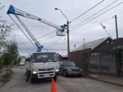 Trabajo conjunto entre municipios permite ejecutar operativos de mejora en alumbrado público en Pitrufquén