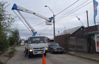 Trabajo conjunto entre municipios permite ejecutar operativos de mejora en alumbrado público en Pitrufquén