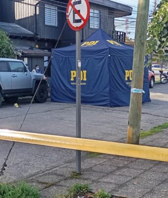 Joven muere tras presunto ataque con arma blanca en pleno centro de Temuco: investigan dinámica del crimen