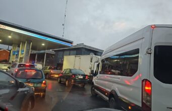 Histórica alza en combustibles desata caos en bencineras del país