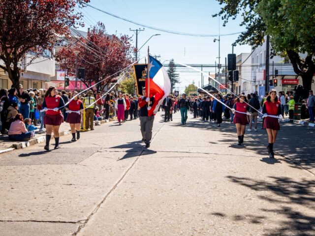 La comuna de Victoria desfiló por sus 145 años de vida