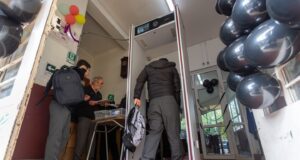 Temuco apuesta por pórticos de seguridad para fortalecer la seguridad en establecimientos municipales