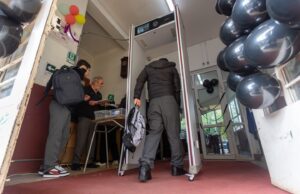 Temuco apuesta por pórticos de seguridad para fortalecer la seguridad en establecimientos municipales