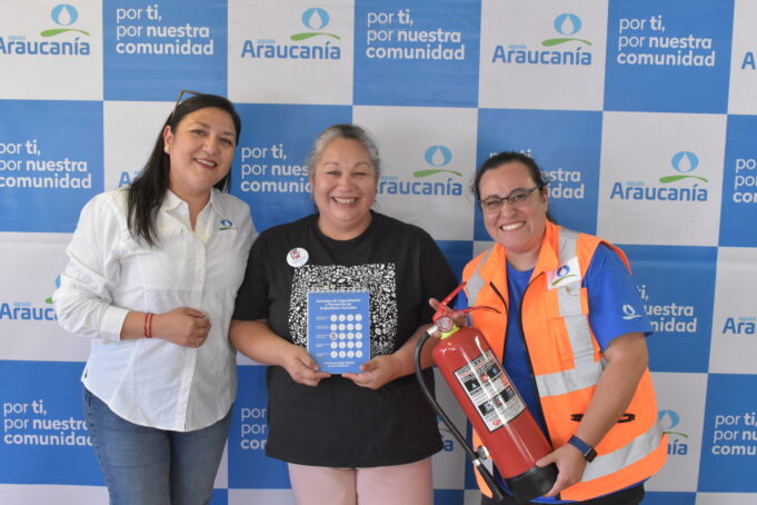Aguas Araucanía efectuó inédito taller para dirigentes sociales sobre uso de extintores