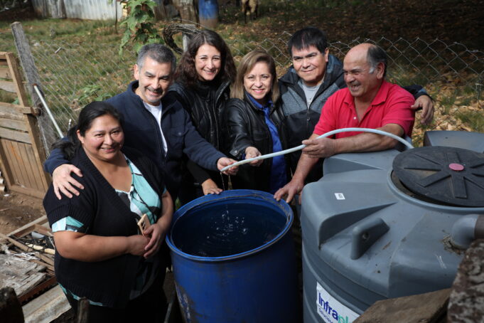 Familias de Padre Las Casas adquirieron 25 sistemas recolectores de aguas lluvias