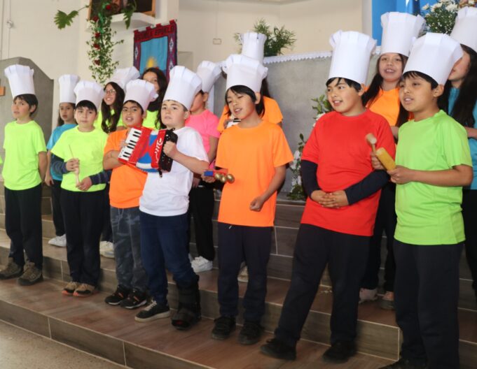 Docentes de Villarrica fortalecen sus herramientas pedagógicas a través de taller de música y desarrollo socioemocional