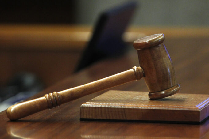 Declaran culpable a ex juez de Villarrica por delitos sexuales contra un menor