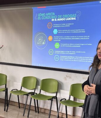 Centro diurno de Quepe refuerza herramientas para entornos laborales saludables