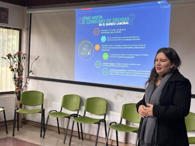 Centro diurno de Quepe refuerza herramientas para entornos laborales saludables