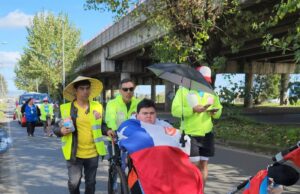 “Estamos contra el tiempo”: joven con Duchenne pasó por Pitrufquén en su travesía solidaria