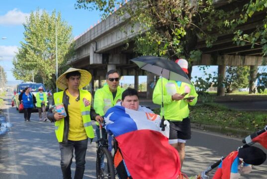 “Estamos contra el tiempo”: joven con Duchenne pasó por Pitrufquén en su travesía solidaria