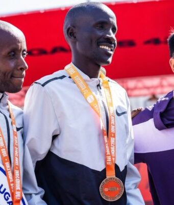 Orgullo total en La Araucanía: Hugo Catrileo brilla con podio en el Maratón de Santiago