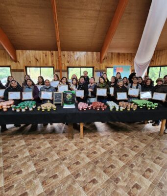 Mujeres de Freire fortalecen su autonomía económica con capacitación en elaboración de mermeladas y encurtidos