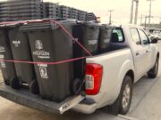 Municipio de Pitrufquén reparte cientos de contenedores de basura a juntas vecinales