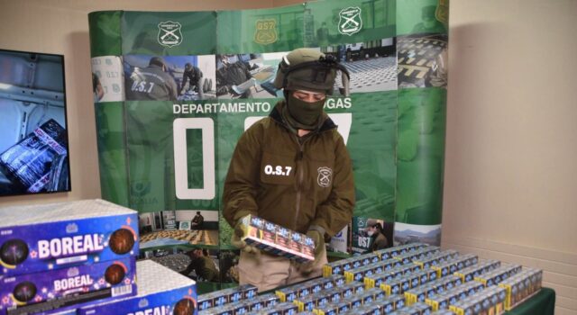 Incautan cerca de 85 mil cartones de cigarros y fuegos artificiales en La Araucanía