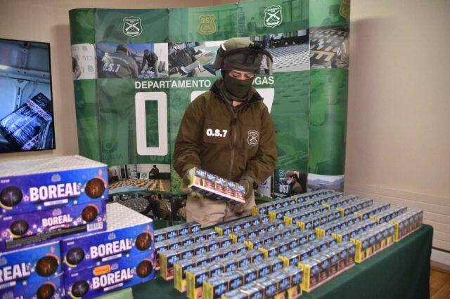 Incautan cerca de 85 mil cartones de cigarros y fuegos artificiales en La Araucanía