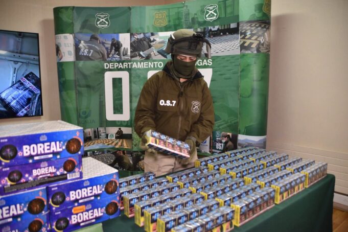 Incautan cerca de 85 mil cartones de cigarros y fuegos artificiales en La Araucanía