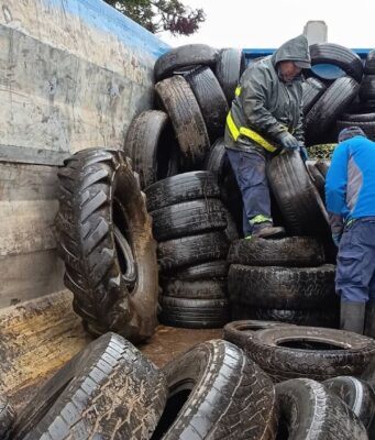 Vecinos de Freire responden al llamado ambiental y reúnen 3 toneladas de neumáticos en desuso