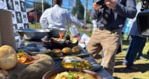 Día de la Cocina Chilena se festejó en Pucón hasta con curanto en hoyo
