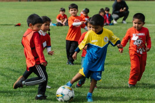 Freire celebra primera copa de la amistad de jardines infantiles en el estadio municipal