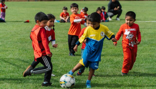 Freire celebra primera copa de la amistad de jardines infantiles en el estadio municipal