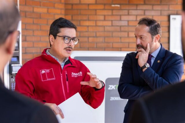 En pleno proceso de revalidación, director nacional de Junaeb denuncia venta ilegal de sellos TNE 2026