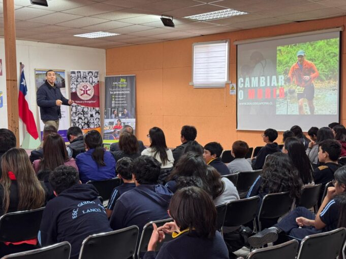 Estudiantes de Cunco y Lanco se forman en seguridad vial y autocuidado
