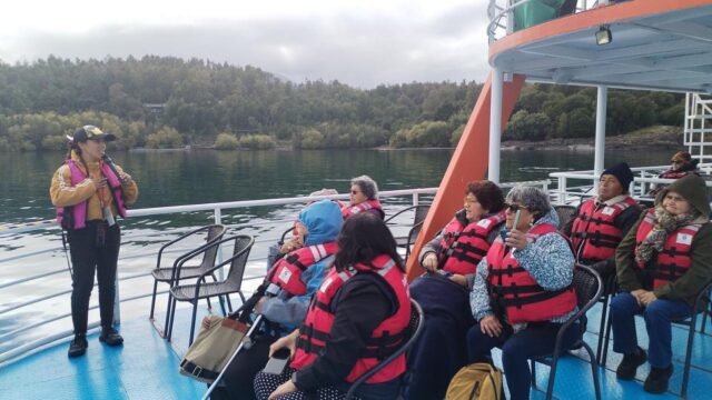 Paseo recreativo llevó a personas mayores de Temuco a recorrer Villarrica, Pucón y Caburgua